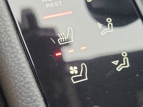 Certified 2023 Porsche Macan Turbo image 21