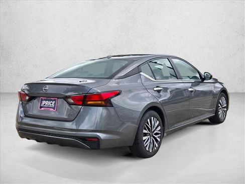 Used 2025 Nissan Altima 2.5 SV FWD image 5