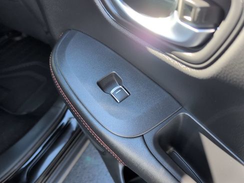 Used 2025 Honda HR-V Sport image 39