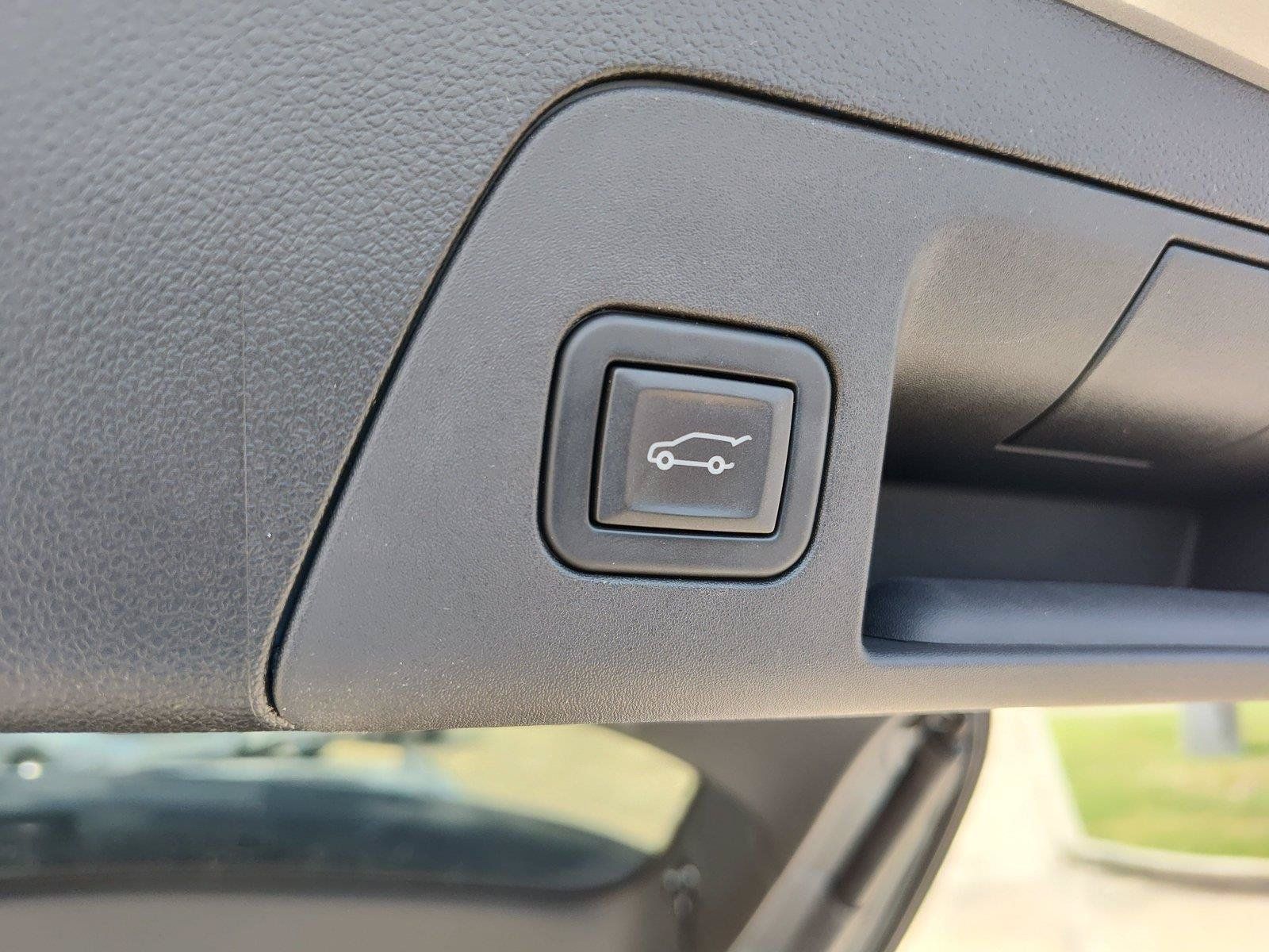 Used 2023 Buick Envision Essence w/ Sport Touring Package FWD image 8