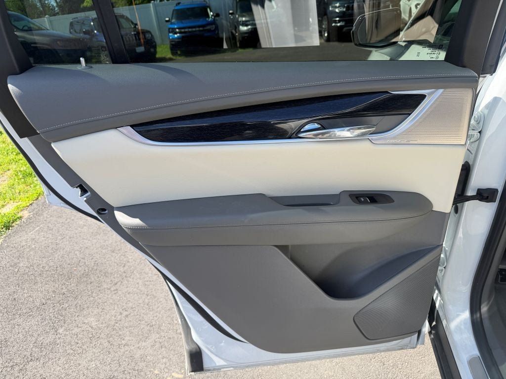 Used 2023 Cadillac XT6 Premium Luxury w/ Technology Package AWD/4WD image 26