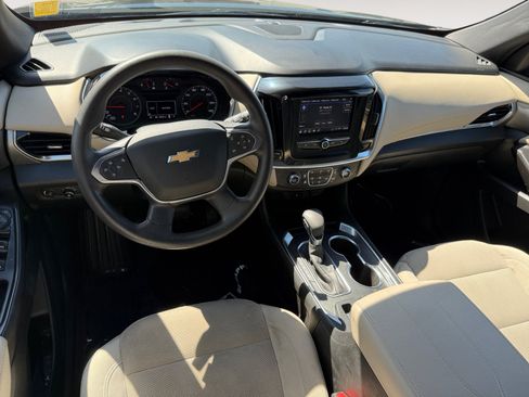 Used 2022 Chevrolet Traverse LS FWD image 15