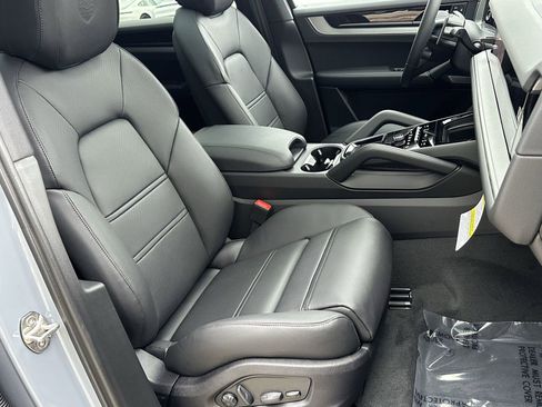 New 2026 Porsche Cayenne Coupe image 21