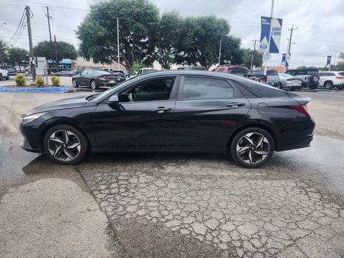 Used 2023 Hyundai Elantra SEL w/ Convenience Package FWD image 6