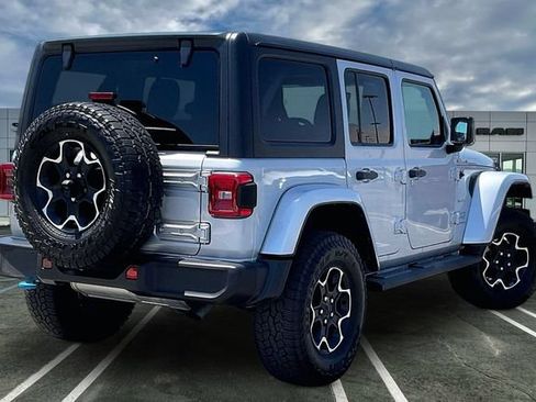 Used 2023 Jeep Wrangler Unlimited Sahara AWD/4WD image 13