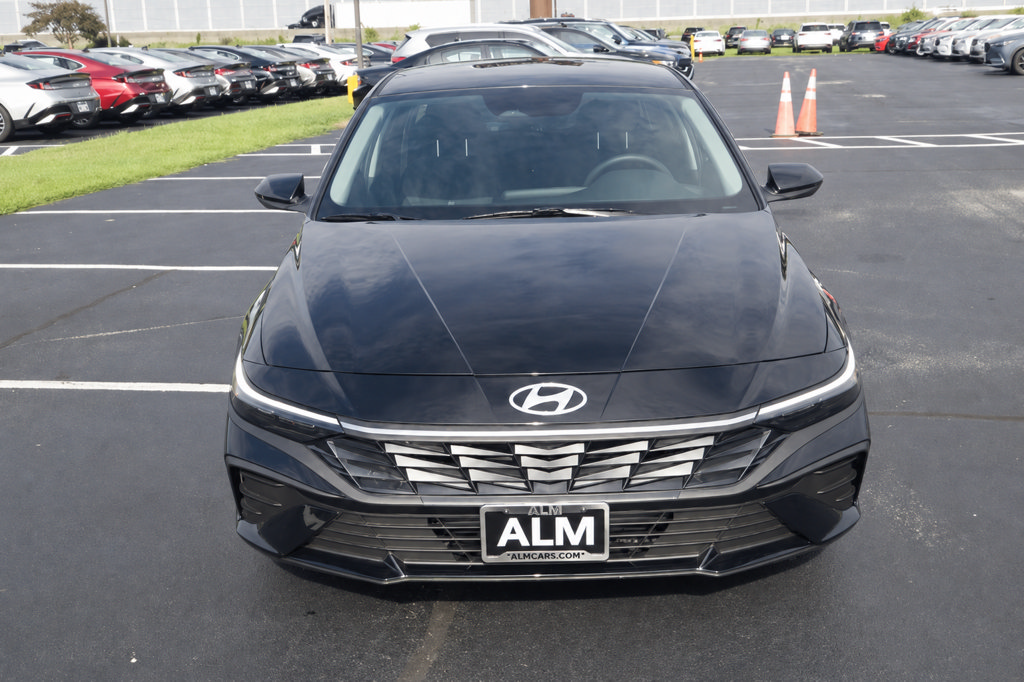 New 2026 Hyundai Elantra SE FWD image 2