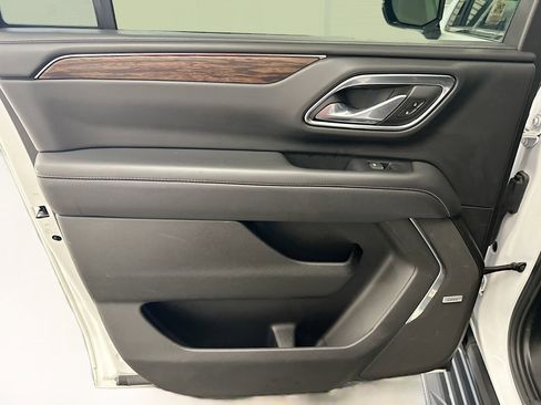 Used 2024 Chevrolet Suburban Premier image 27