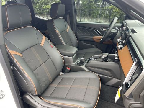 New 2025 GMC Canyon AT4 w/ Nightfall Edition AWD/4WD image 27
