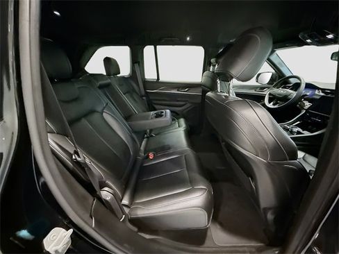 Used 2024 Jeep Grand Cherokee Limited image 24