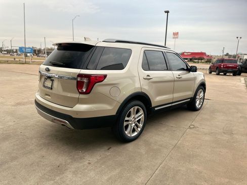 Used 2017 Ford Explorer XLT w/ Equipment Group 202A image 2