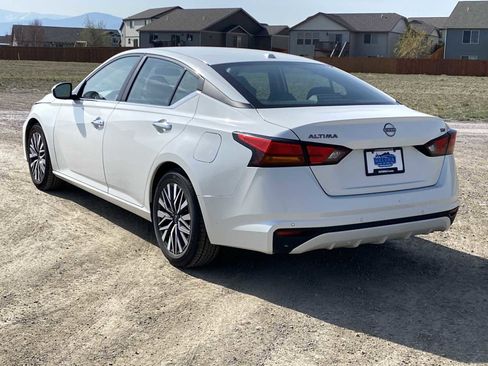 Used 2023 Nissan Altima 2.5 SV FWD image 12