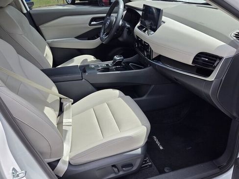 Used 2024 Nissan Rogue SL w/ SL Premium Package image 13