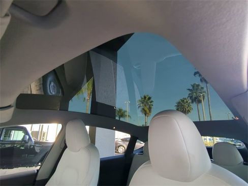 Used 2025 Tesla Model Y Performance image 23