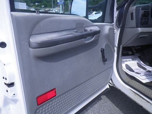 Used 2005 Ford F350 4x4 SuperCab DRW Super Duty image 15