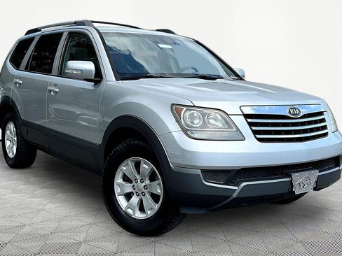 Used 2009 Kia Borrego LX w/ Convenience Pkg image 3