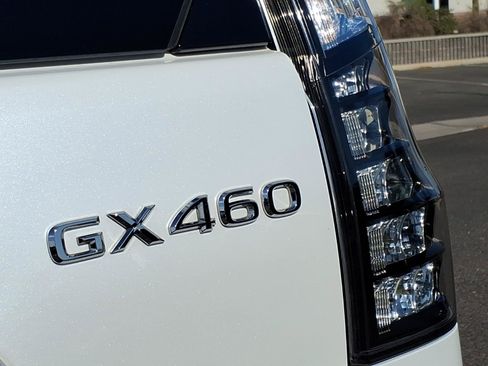 Used 2023 Lexus GX 460 Premium w/ Accessory Package AWD/4WD image 10