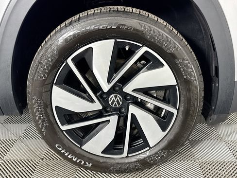 Used 2025 Volkswagen Atlas SE FWD image 31