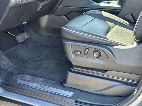 Used 2024 GMC Yukon SLT image 17