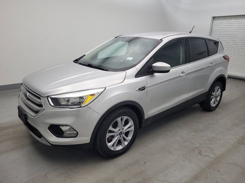 Used 2019 Ford Escape SE FWD image 2