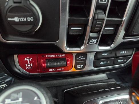 Used 2024 Jeep Wrangler Unlimited Rubicon AWD/4WD image 27