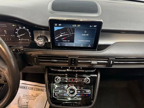 Used 2022 Lincoln Corsair AWD w/ Premium Package image 3