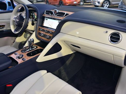 Used 2023 Bentley Bentayga Extended Wheelbase image 2