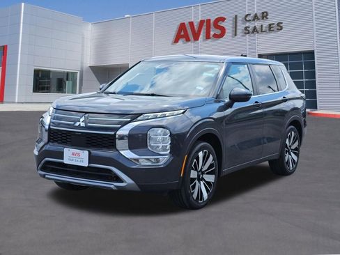 Used 2025 Mitsubishi Outlander SE AWD/4WD image 1