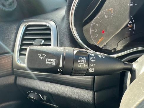 Certified 2019 Jeep Grand Cherokee Laredo AWD/4WD image 20