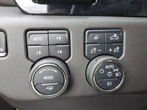 Used 2025 Chevrolet Silverado 1500 ZR2 w/ Technology Package AWD/4WD image 34