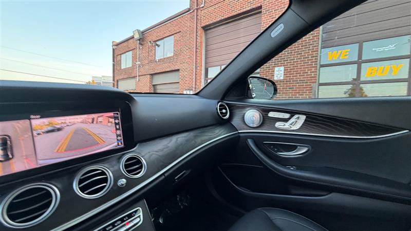 Used 2018 Mercedes-Benz E 300 image 40