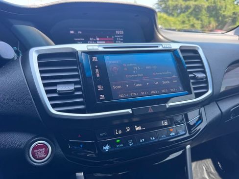 Used 2017 Honda Accord EX image 30