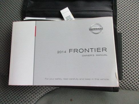 Used 2014 Nissan Frontier SV w/ SV Value Truck Package AWD/4WD image 31