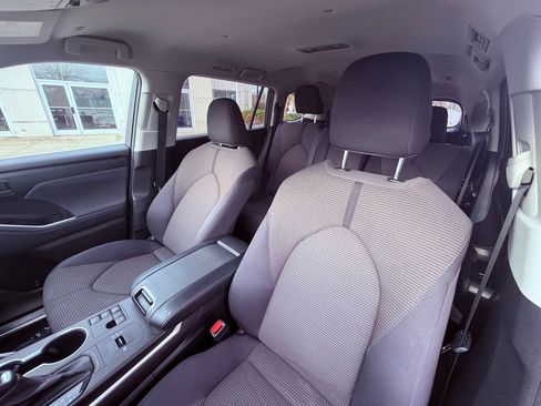 Used 2023 Toyota Highlander LE image 10