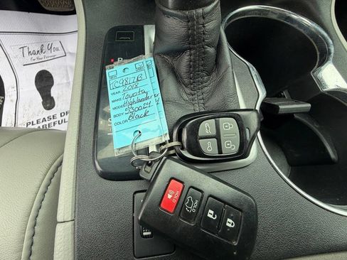 Used 2018 Toyota Highlander XLE AWD/4WD image 33