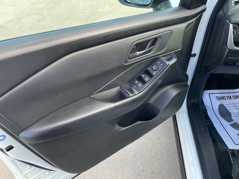 Used 2024 Nissan Rogue S AWD/4WD image 10