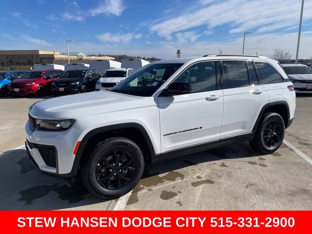 New 2026 Jeep Grand Cherokee Altitude AWD/4WD image 1