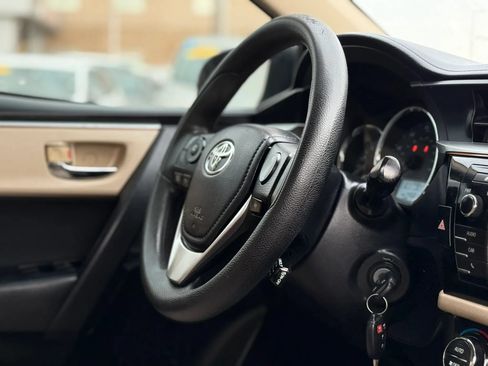 Used 2015 Toyota Corolla LE FWD image 29