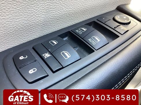 Used 2023 Chrysler Pacifica Touring-L image 25