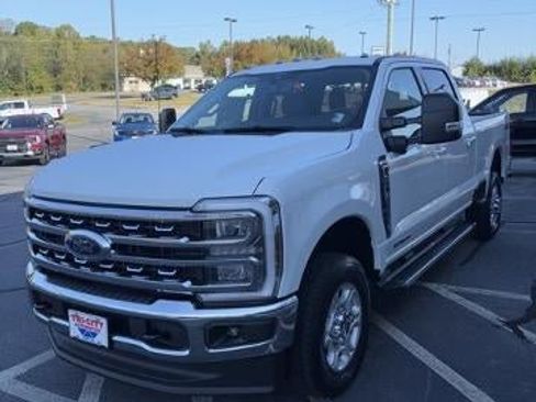 New 2026 Ford F250 XLT w/ XLT Premium Package image 3