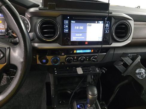 Used 2018 Toyota Tacoma Limited image 11