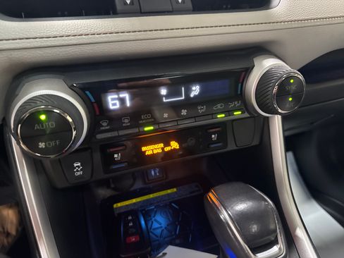 Used 2019 Toyota RAV4 Limited AWD/4WD image 24