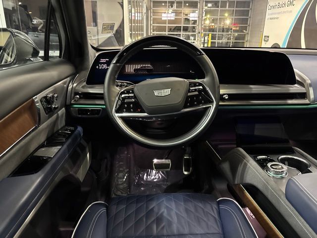 Certified 2026 Cadillac Vistiq Premium Luxury AWD/4WD image 35