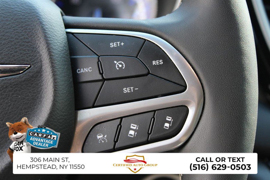 Used 2025 Chrysler Pacifica Select FWD image 15