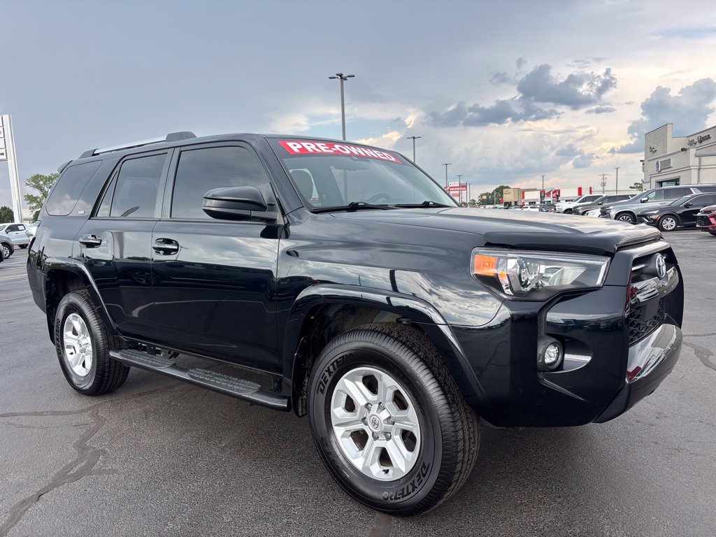 Used 2022 Toyota 4Runner SR5 AWD/4WD image 3