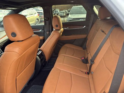 Used 2024 Cadillac XT5 Premium Luxury w/ Technology Package image 10
