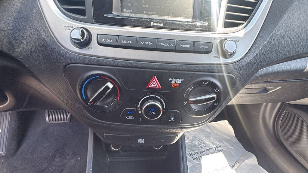 Used 2022 Hyundai Accent SE w/ Cargo Package FWD image 20