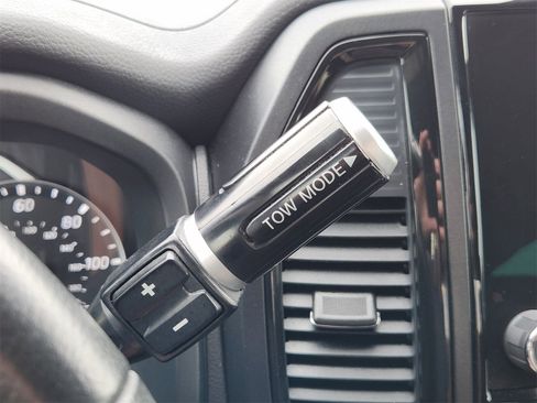 Used 2024 Nissan Titan SV w/ SV Bronze Edition Package image 39