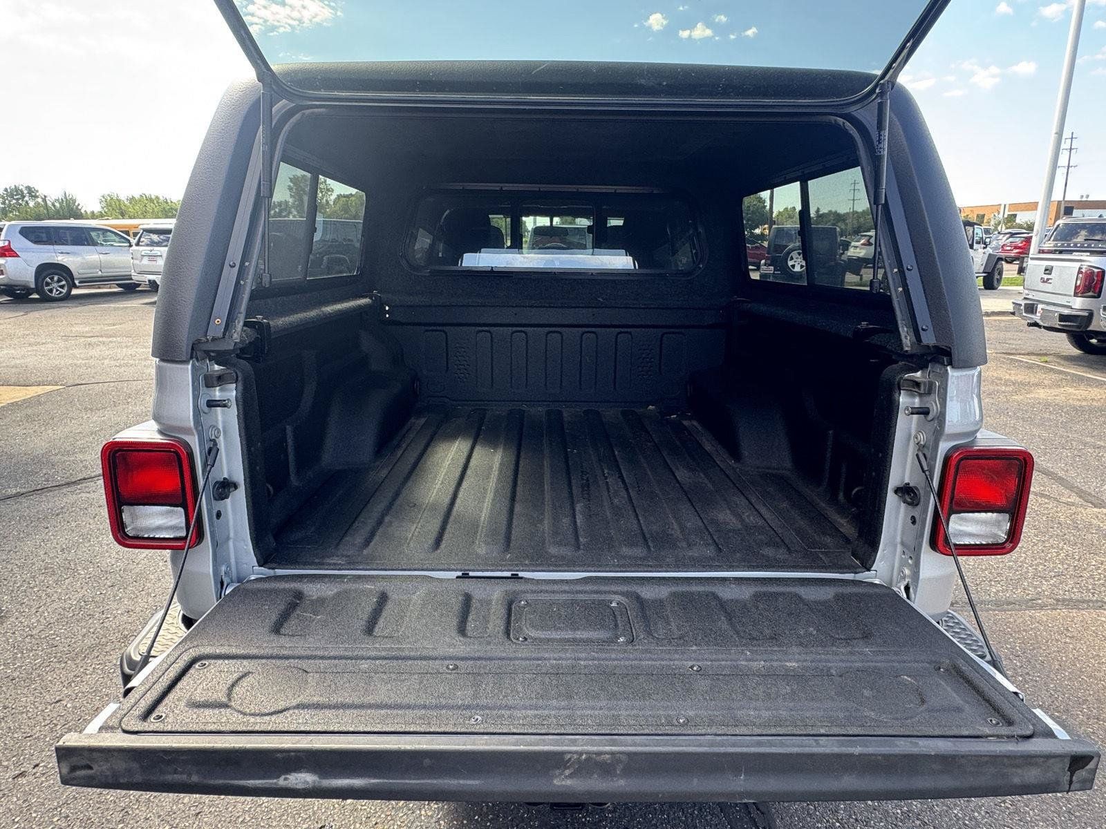 Used 2023 Jeep Gladiator Sport AWD/4WD image 26