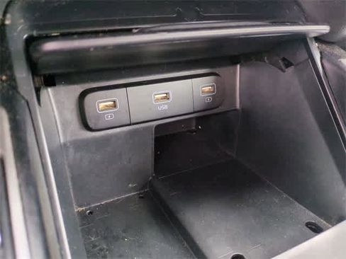 Used 2022 Kia Sorento S image 32