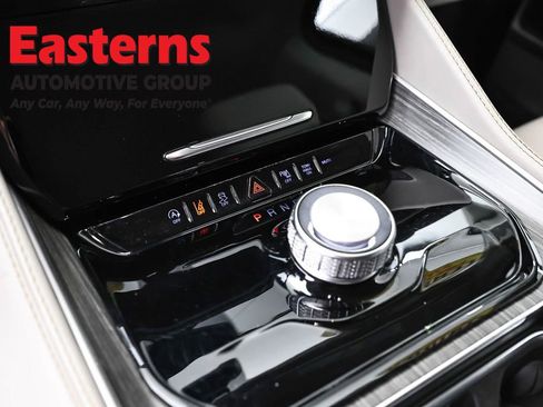 Used 2024 Jeep Wagoneer L Series II w/ Flexible Seating Group RWD image 13